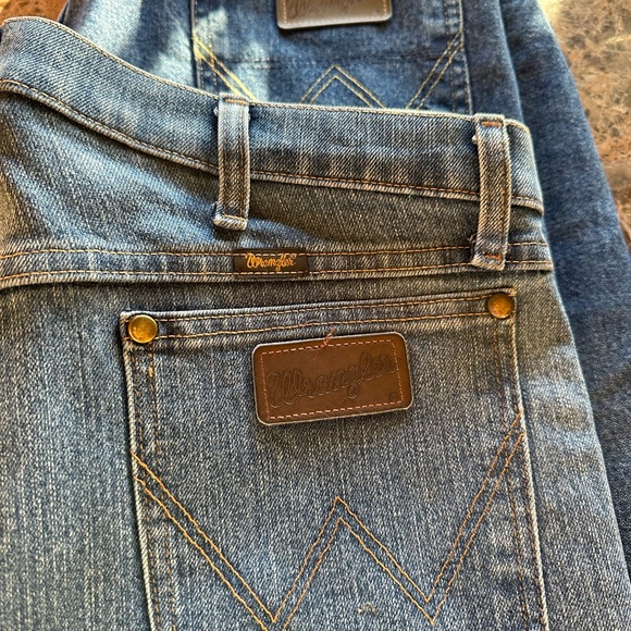 TWO pair of wrangler jeans - Picture 1 of 5